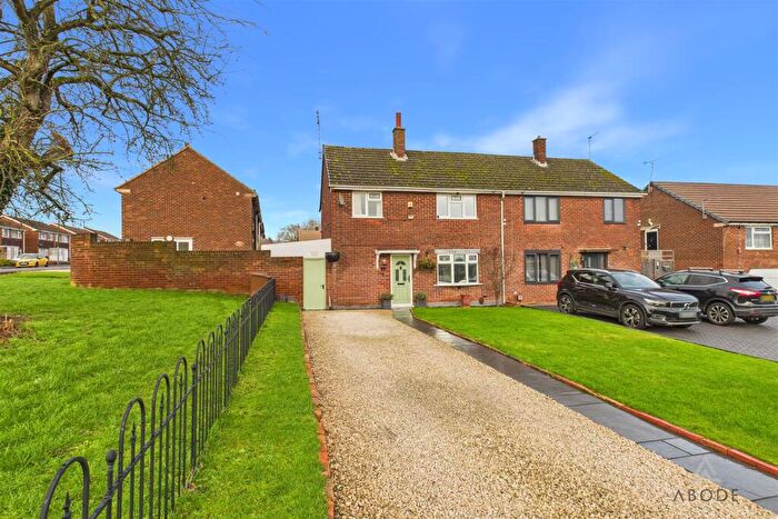 3 Bedroom Semi Detached House For Sale In Pinewood Road, Burton-On-Trent, DE15