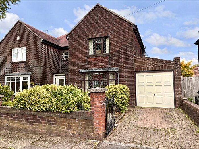 3 Bedroom Semi-detached House For Sale In Birch Avenue, Chadderton, Oldham, OL1