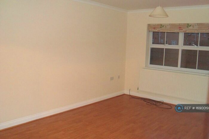 2 Bedroom Flat To Rent In Wokingham Rd, Reading, RG6