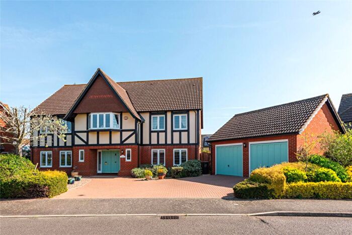 5 Bedroom Detached House For Sale In Carnoustie Drive, Great Denham, Bedfordshire, MK40