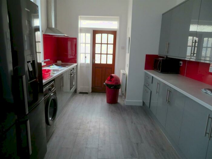 5 Bedroom House To Rent In Lawrence Road, Southsea, PO5