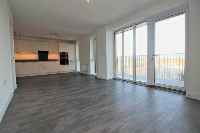 3 Bedroom Apartment To Rent In Flat, Wharf Road, Chelmsford, CM2
