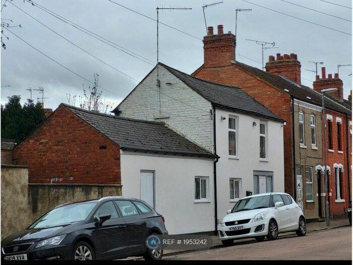2 Bedroom Detached House To Rent In Clinton Road, Northampton, NN4