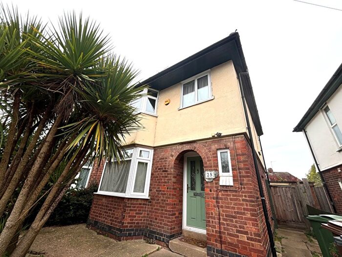 3 Bedroom Semi Detached House To Rent In The Banks, Loughborough, LE12