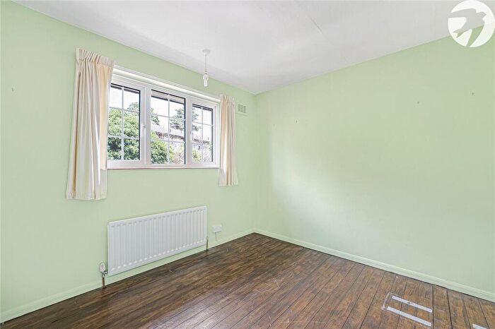 3 Bedroom Terraced House For Sale In Bevis Close, Dartford, Kent, DA2