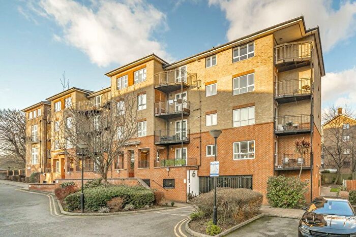 2 Bedroom Flat For Sale In Greenview Close, Acton, W3