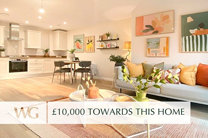 2 Bedroom Flat For Sale In Alphington, Exeter, EX2