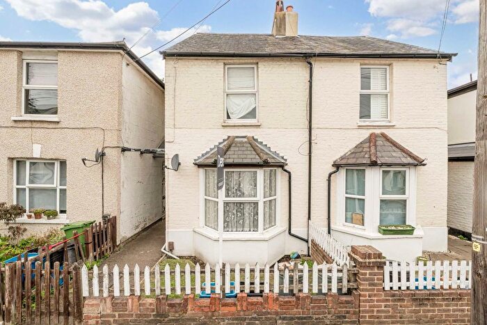 2 Bedroom Maisonette For Sale In Milton Road, Hampton, TW12