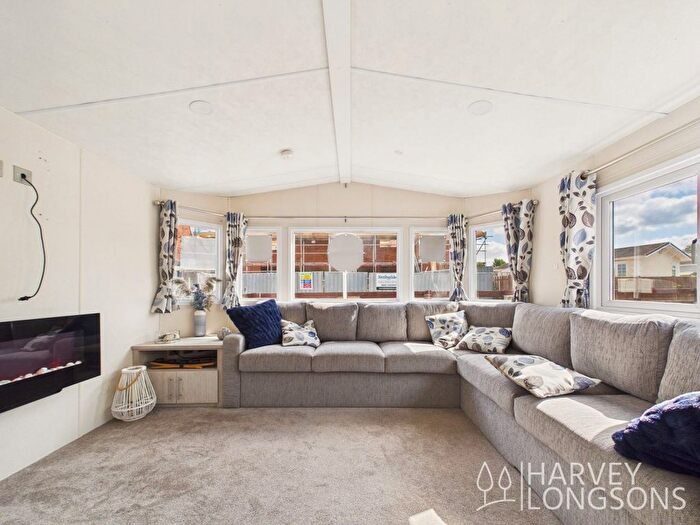 3 Bedroom Park Home For Sale In Faversham Road, Seasalter, Whitstable, CT5