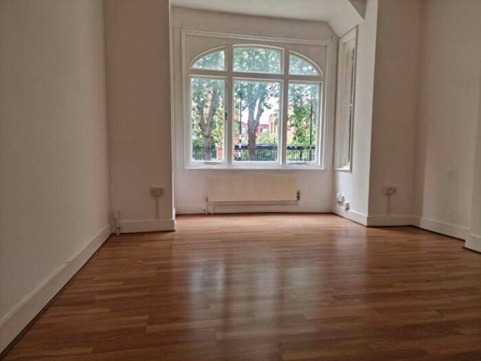 2 Bedroom Flat To Rent In East Dulwich Grove, London, SE22