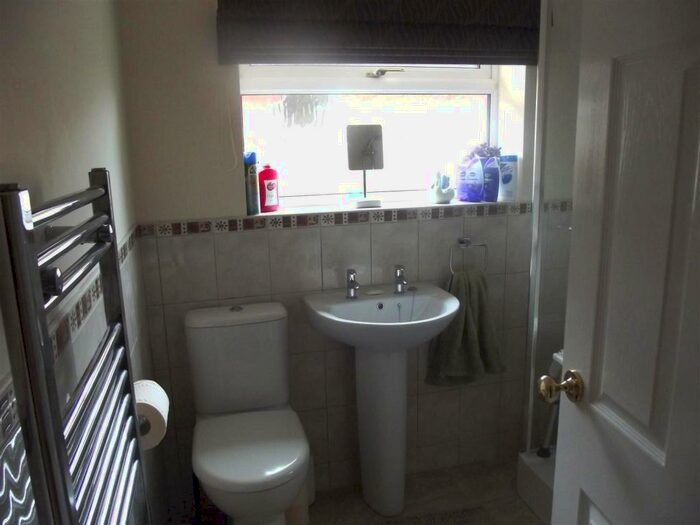 2 Bedroom Bungalow To Rent In Esless Park, Rhostyllen, LL14