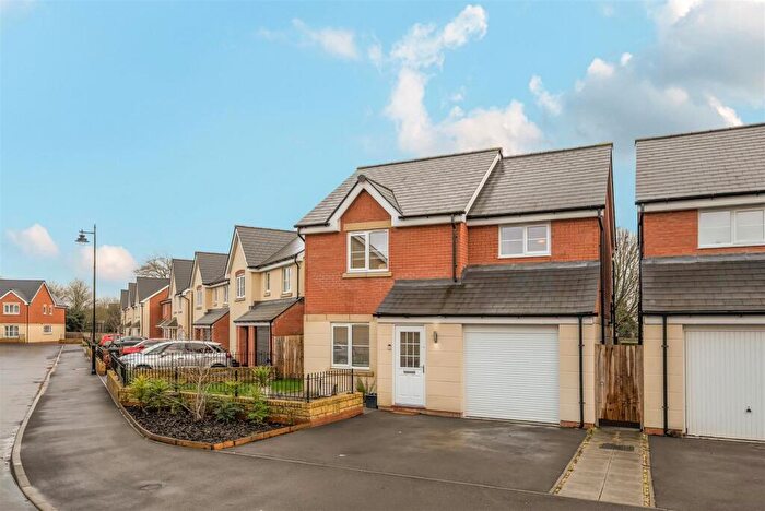 3 Bedroom Detached House For Sale In Winchcombe Avenue, Devizes, SN10