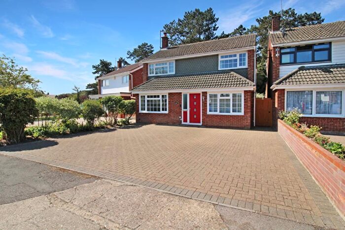 4 Bedroom Detached House For Sale In Whalley Drive, Bletchley, Milton Keynes, Buckinghamshire, MK3