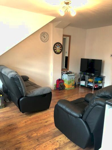 2 Bedroom Flat To Rent In London Road, Redhill, RH1