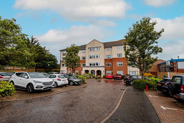 2 Bedroom Flat For Sale In Crowstone Road, Westcliff-On-Sea, SS0