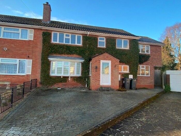 4 Bedroom Semi-Detached House To Rent In Kesterton Road, Sutton Coldfield B74