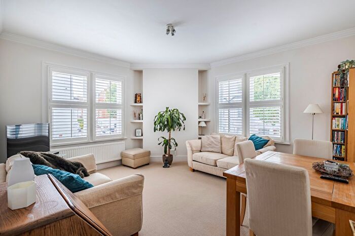 2 Bedroom Flat To Rent In Waldemar Avenue, Fulham, SW6
