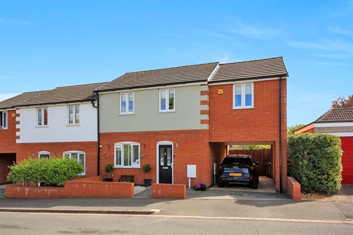 3 Bedroom Semi-Detached House For Sale In , Palm Road, Rushden, NN10