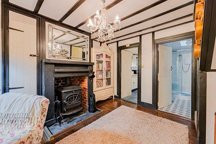 2 Bedroom Terraced House For Sale In Landwick Cottages, Southend-On-Sea, SS3