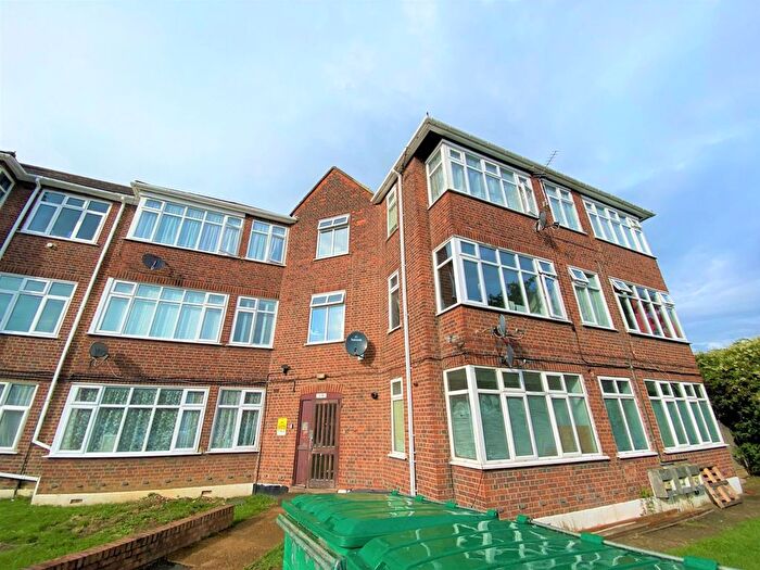 1 Bedroom Flat To Rent In Pershore Close, Ilford, IG2