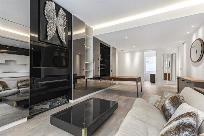 2 Bedroom Flat To Rent In Battersea Church Road, SW11