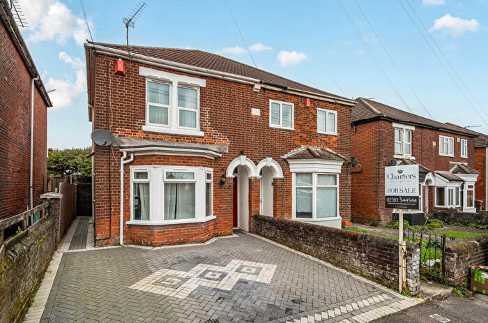 3 Bedroom Semi Detached House For Sale In Mayfield Road, Swaythling, Southampton, Hampshire, SO17