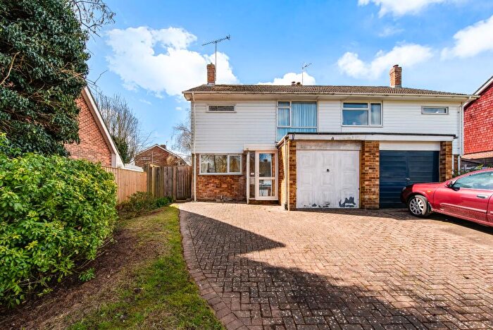 3 Bedroom Semi-Detached House For Sale In Chawton Close, Winchester, SO22