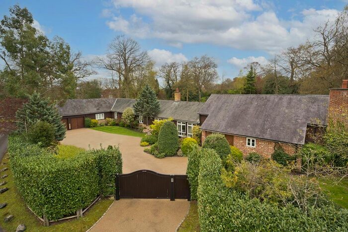 5 Bedroom Detached House To Rent In Kings Drive, Burhill Park, KT12