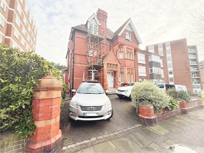 2 Bedroom Flat To Rent In The Drive, Hove, East Sussex, BN3