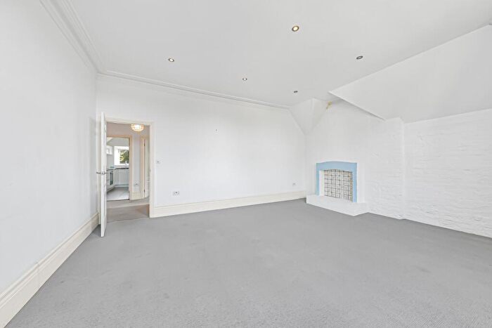 2 Bedroom Flat To Rent In Frognal, Hampstead, NW3