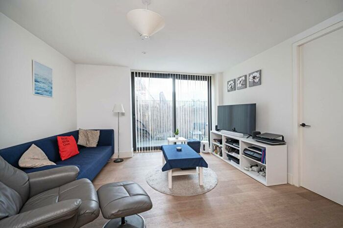1 Bedroom Flat To Rent In Hatton Wall, Farringdon, London, EC1N