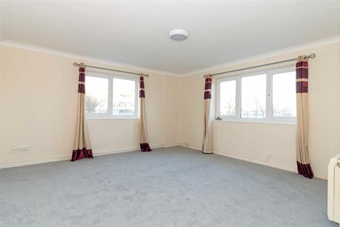 2 Bedroom Flat To Rent In Boundary Road, Worthing, BN11