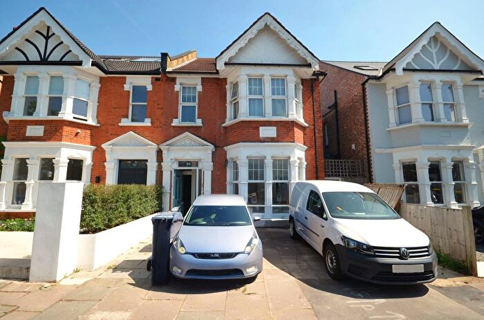 3 Bedroom Flat To Rent In Goldsmith Avenue, London, W3