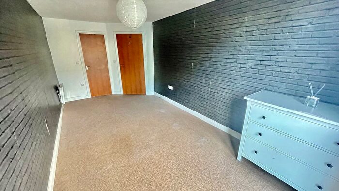 2 Bedroom Flat For Sale In Worsdell Drive, Gateshead, Tyne And Wear, NE8