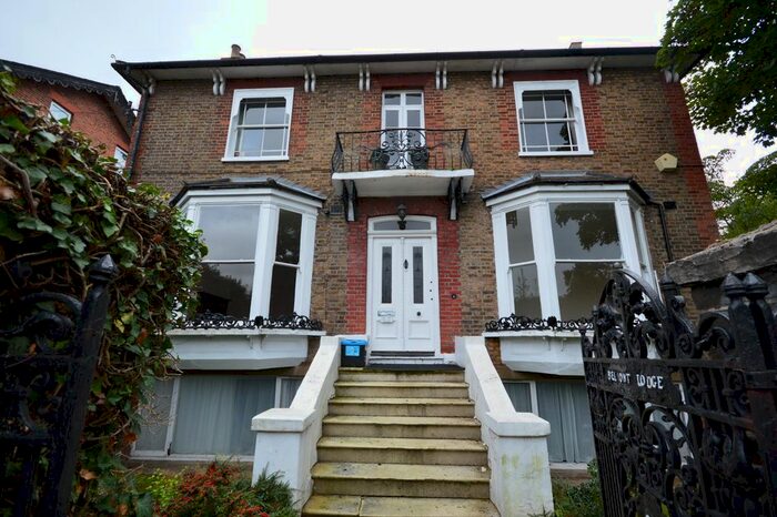 3 Bedroom Flat To Rent In Manor Drive, Surbiton, KT5