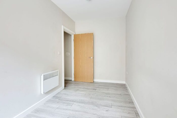 2 Bedroom Flat To Rent In Castleview House, East Lane, WA7