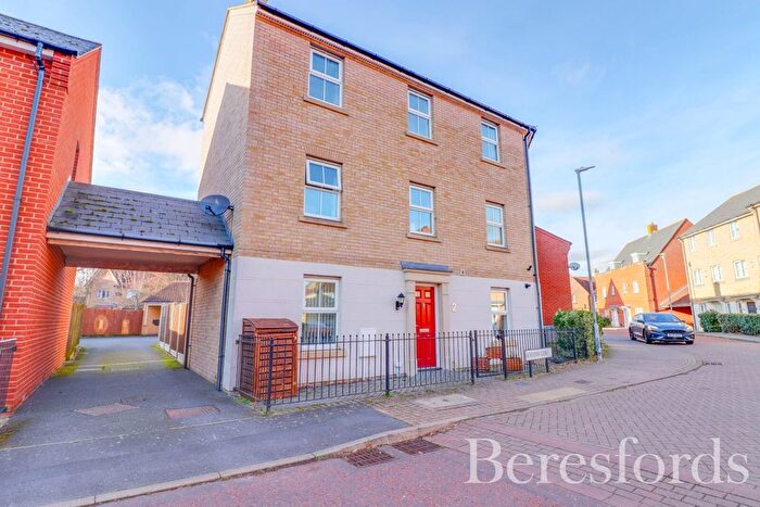 4 Bedroom Semi-Detached House For Sale In Scrivener Close, Colchester, CO4