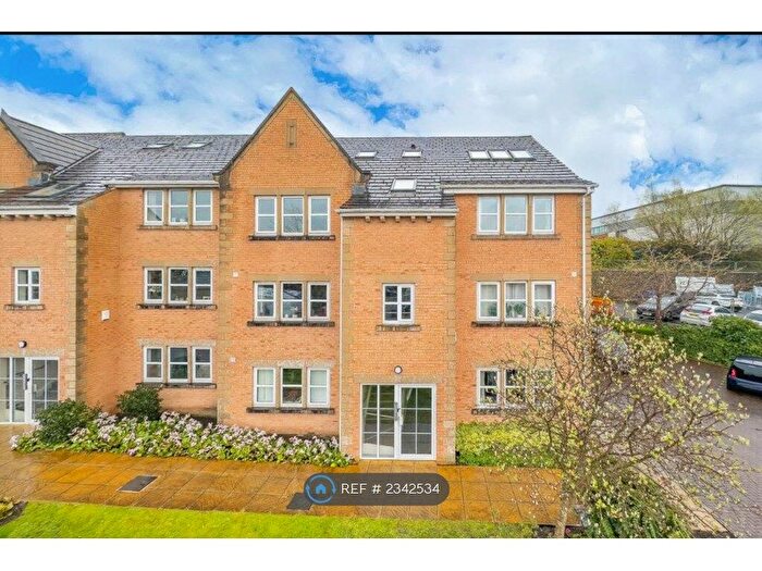 2 Bedroom Flat To Rent In Henshaw Mews, Yeadon, Leeds, LS19