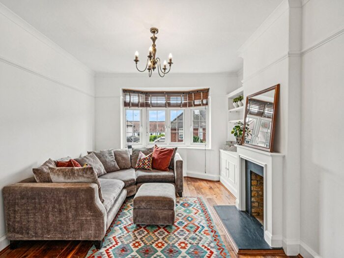 2 Bedroom Flat For Sale In Godley Road, London, SW18