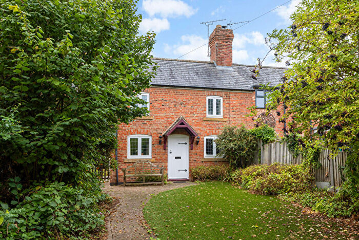 3 Bedroom Semi-Detached House For Sale In Barton On Heath Road, Great Wolford, CV36