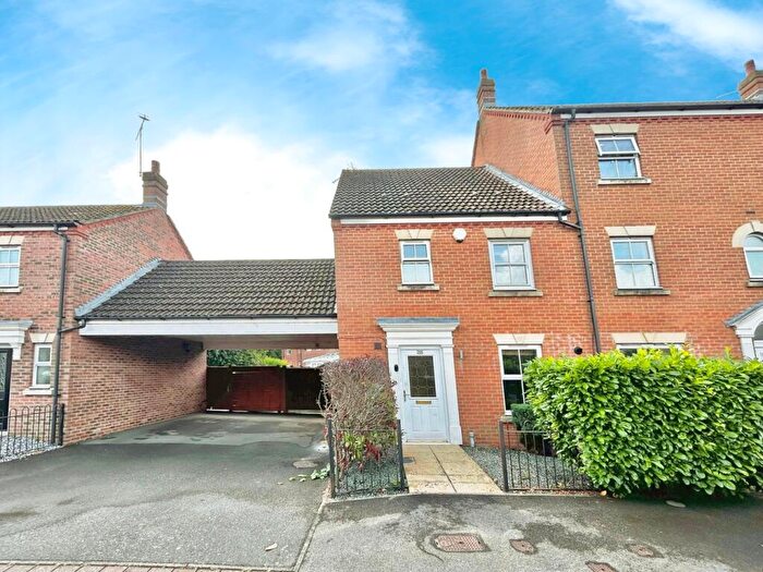3 Bedroom End Of Terrace House To Rent In Dalton Green, Langley, SL3