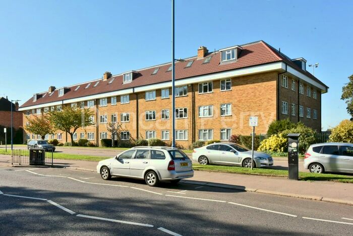 1 Bedroom Flat To Rent In High Street, Potters Bar, Hertfordshire, EN6