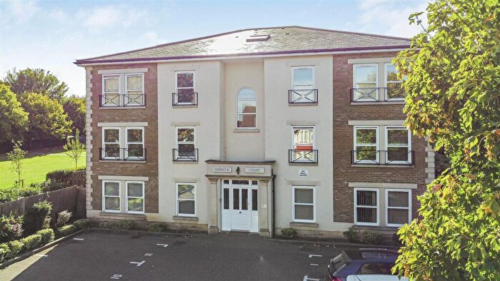 1 Bedroom Apartment For Sale In Kings Lane, Sutton, SM1