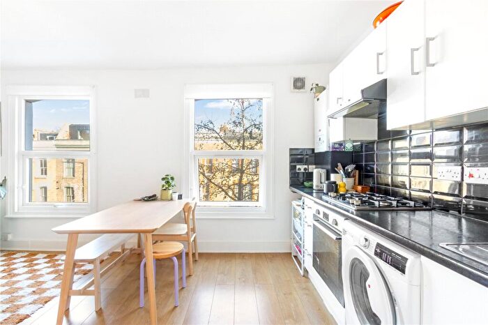 2 Bedroom Apartment To Rent In Chatsworth Road, London, E5