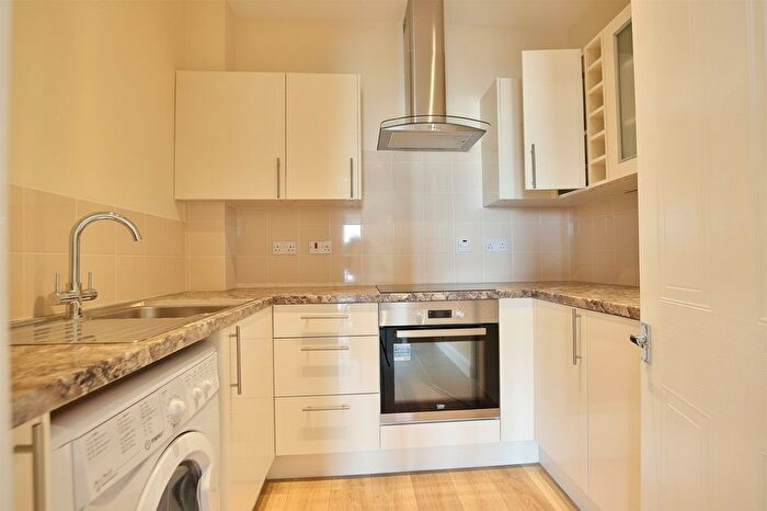 2 Bedroom Flat To Rent In High Street, Hounslow, TW3