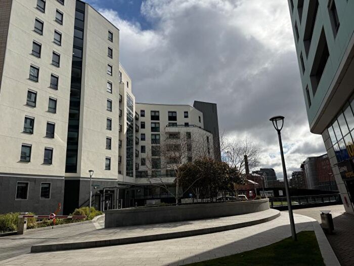 2 Bedroom Apartment To Rent In Gateway South, Leeds City Centre, LS9