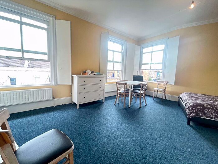 1 Bedroom Flat To Rent In Dalston Lane, E8