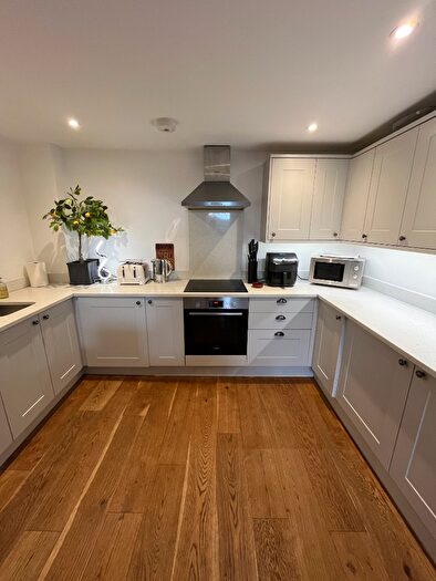 2 Bedroom Flat To Rent In Victoria Road, Clevedon, Somerset, BS21