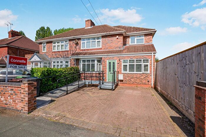 4 Bedroom Semi-Detached House For Sale In Newbolds Road, Wolverhampton, WV10