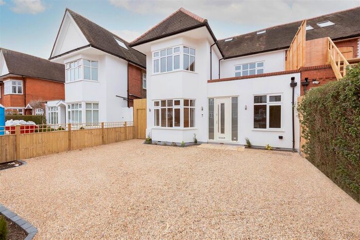 6 Bedroom Property For Sale In Hocroft Road, The Hocrofts, NW2